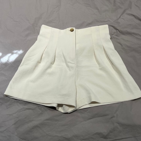 Wilfred High Waisted White Pleated Shorts - 10 - Picture 1 of 4